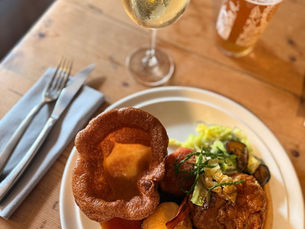 Sunday Roasts at the Bakers Arms in Broad Camdpen