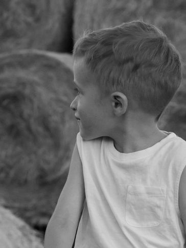 www.gwen-photographe.fr 
Photographe bébé enfant grossesse famille Ussel Corrèze