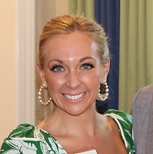 Callie Holton headshot