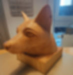 Geschnitzte Fuchshund-Büste, Perspektivische Darstellung, vollplastisch.