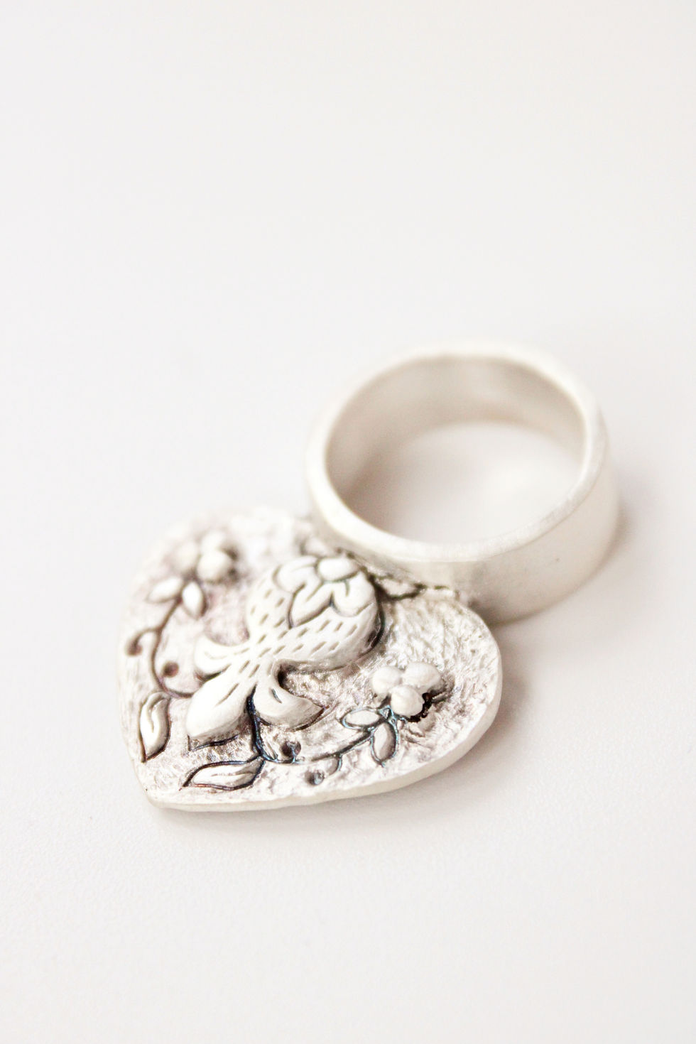 Thumbnail: Sarvin Ring