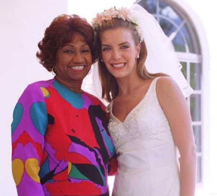Celia Cruz e Laura Flores na novela mexicana "A Alma Não Tem Cor".