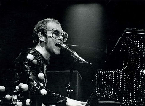 5a63e8-20140127-elton-john.jpeg