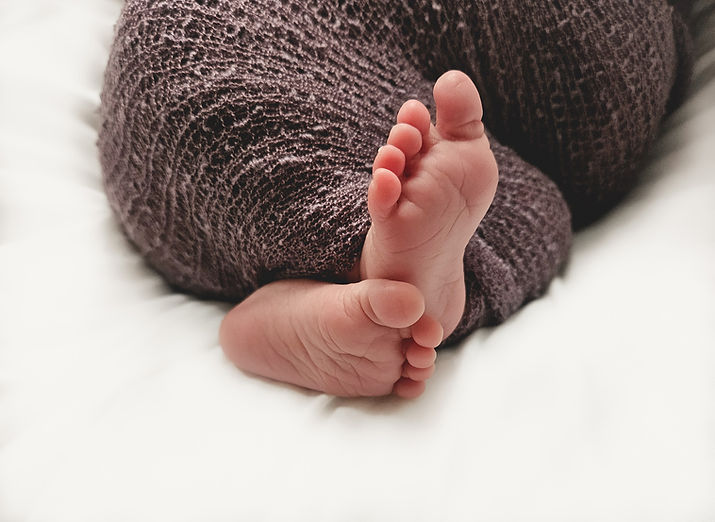 MothersEssenceDoula_BabyFeet-WEB.jpg
