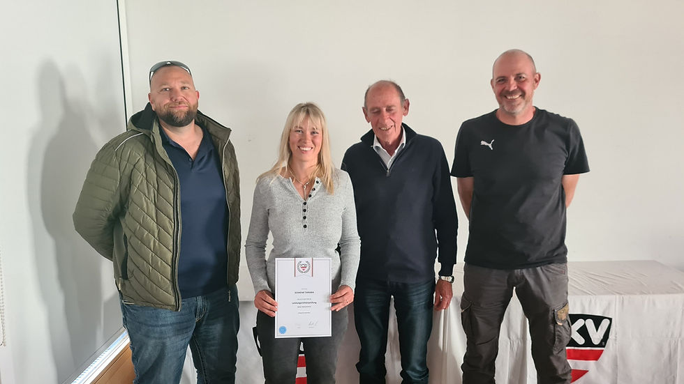 Wir gratulieren Vizepräsidentin Tamara Schafar zur bestandenen Leistungsrichterprüfung für Gebrauchshunde!