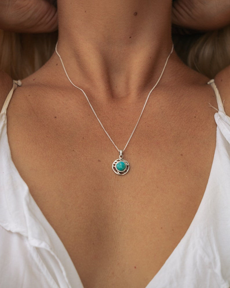 Thumbnail: Turquoise Necklace - 925 sterling silver pendant with Turquoise Stone - Round