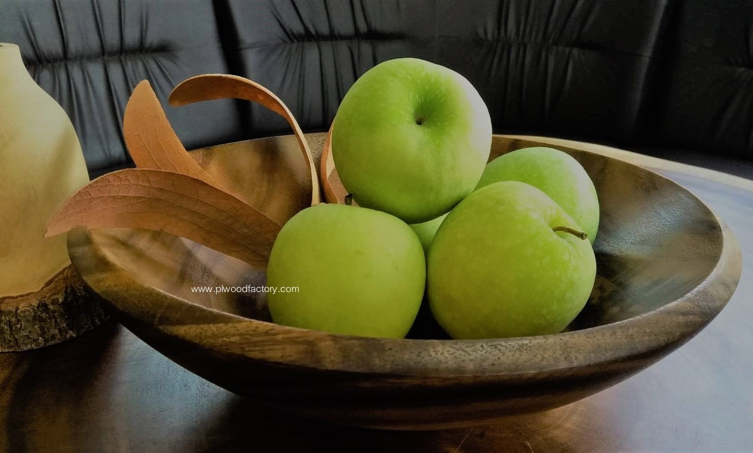 Acacia wood bowl