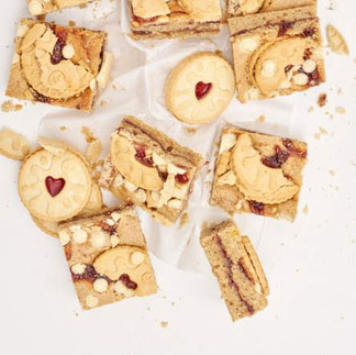 vegan jammie biscuit slice