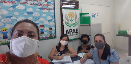 Apae Porto Seguro trabalhando em prol dos excluídos, realizando o Censo Escolar.