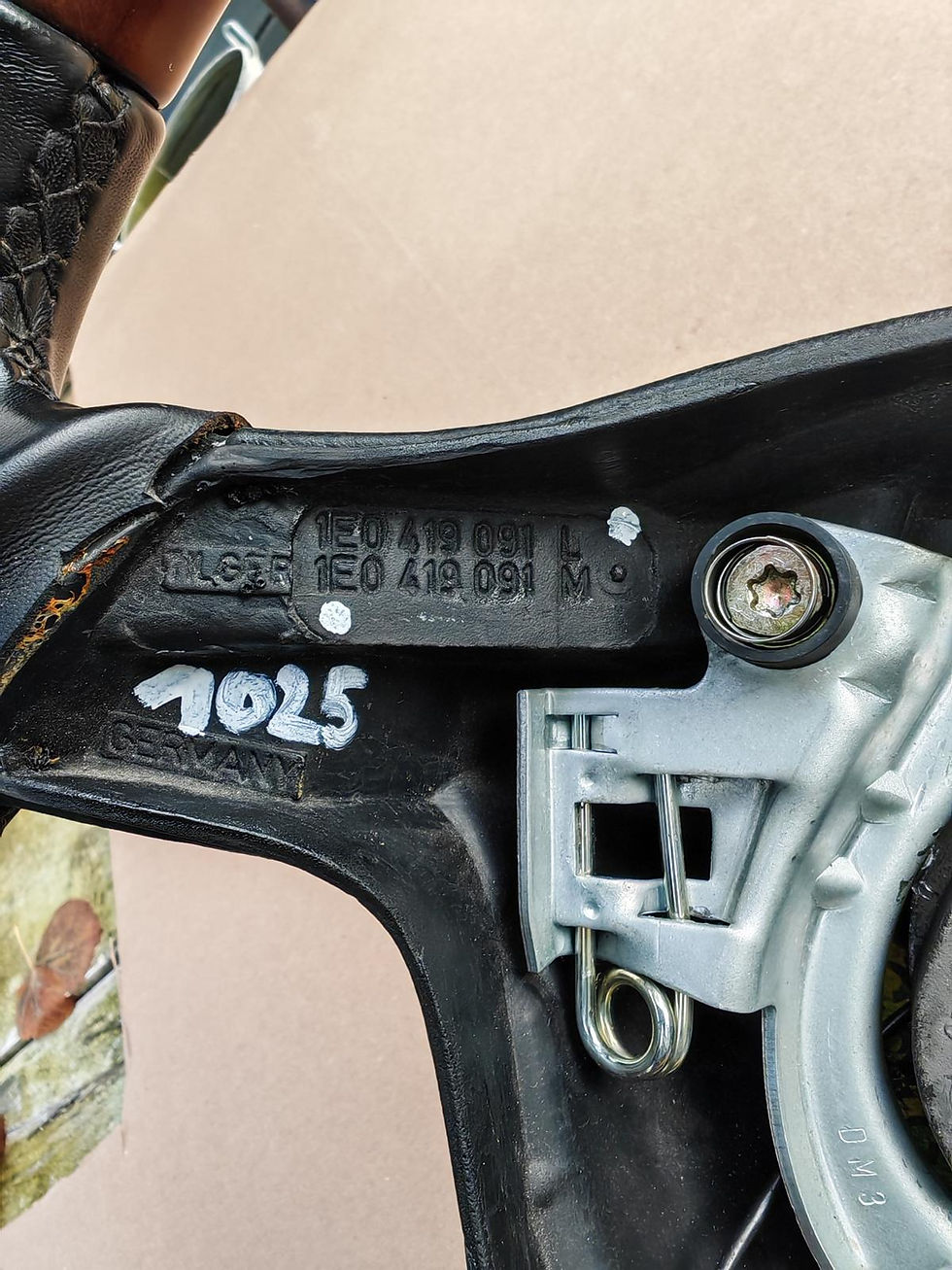 Miniaturbild: GOLF 3 4 CABRIO LENKRAD HOLZ HIGHLINE LEDER SELTEN STEERING WHEEL