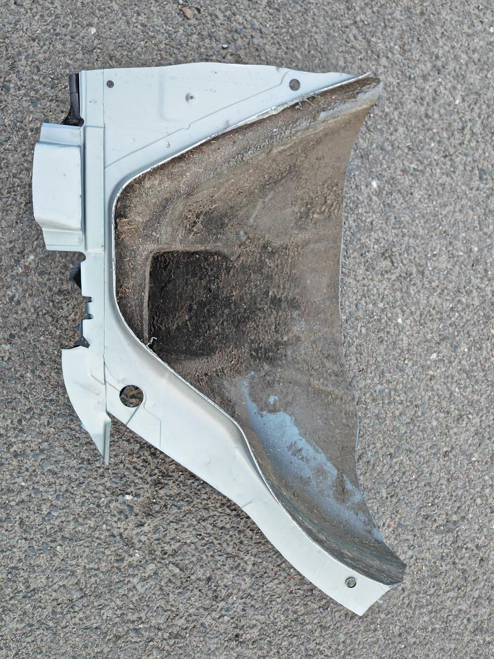 Miniaturbild: GOLF 3 DOM HINTEN LINKS FEDERBEINAUFNAHME EINSCHWEIßBLECH