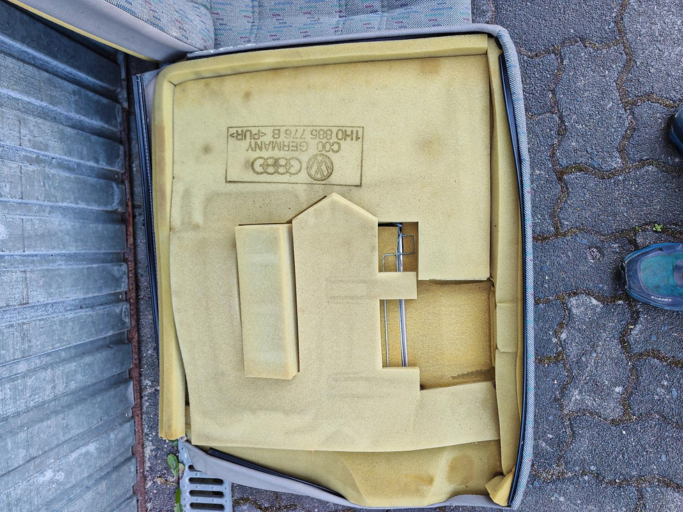 Miniaturbild: GOLF 3 SITZPOLSTER RÜCKBANK POLSTER HINTEN BEIGE HELL SITZBEZÜGE