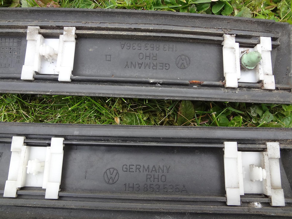 Miniaturbild: SEITENLEISTEN ZIERLEISTEN GOLF 3 CABRIO HINTEN RECHTS LINKS R L BREIT