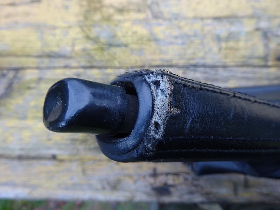 Miniaturbild: GOLF 3 VENTO US HIGHLINE MITTELKONSOLE KONSOLE HALTER GUMMIMATTE VR6