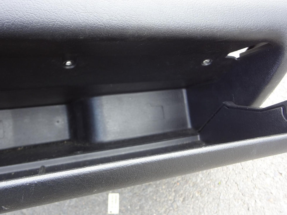 Miniaturbild: GOLF 3 VENTO HANDSCHUHFACH UNTEN SCHWARZ OEM 1H1 857 922 B