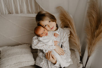 photographe nouveau né bébé naissance metz nancy luxembourg nelow photography shooting séance photo studio photos famille