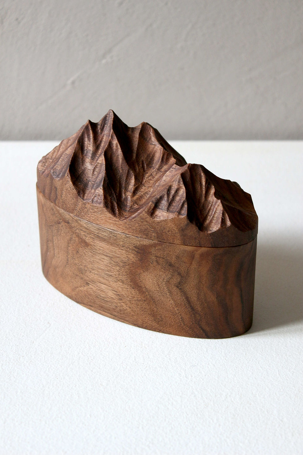 Miniature : Boîte ovale "Montagne" en Noyer