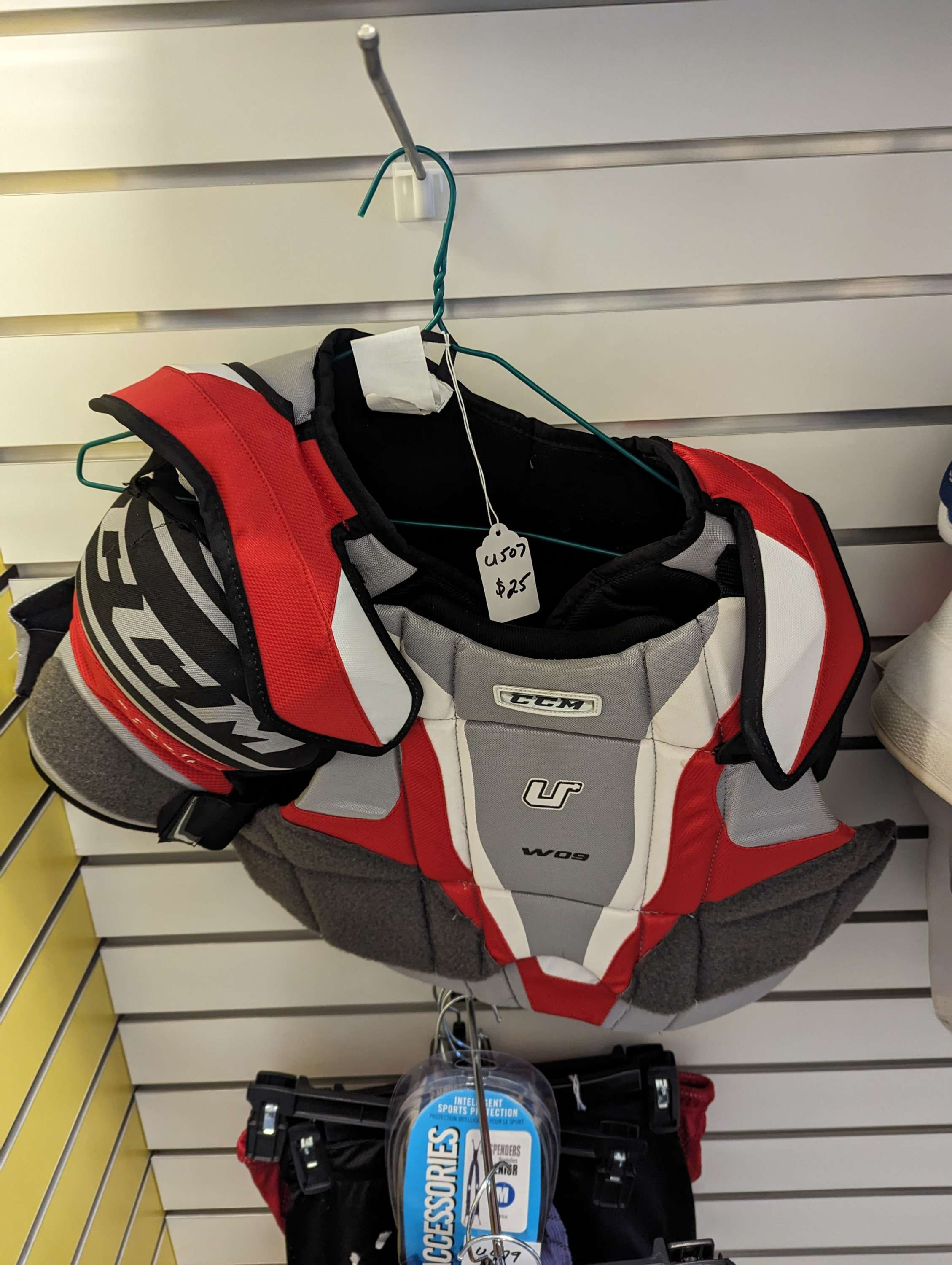 CCM U W09 womens shoulder pads jr large 