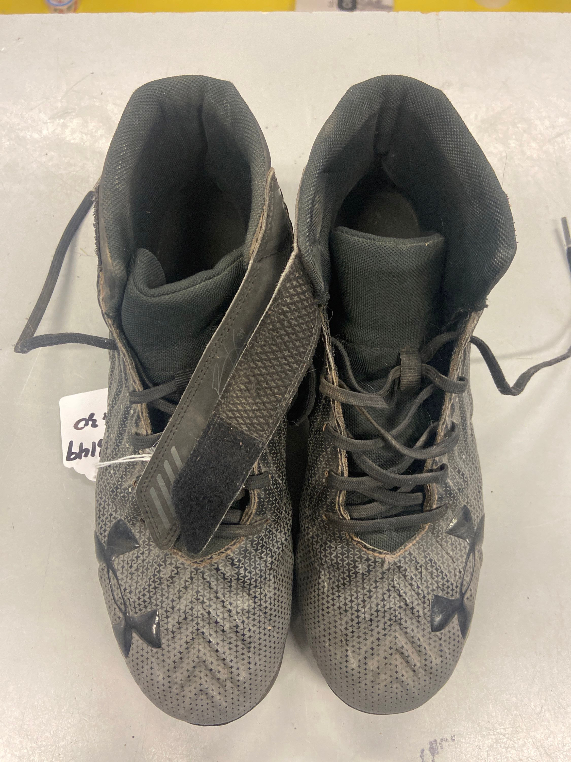 Under Armor high top size 8.5