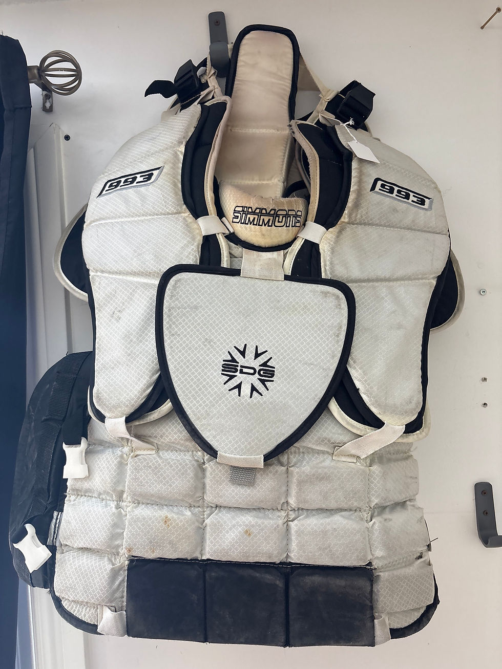Simmons 993 Goalie Chest Size Sr Medium