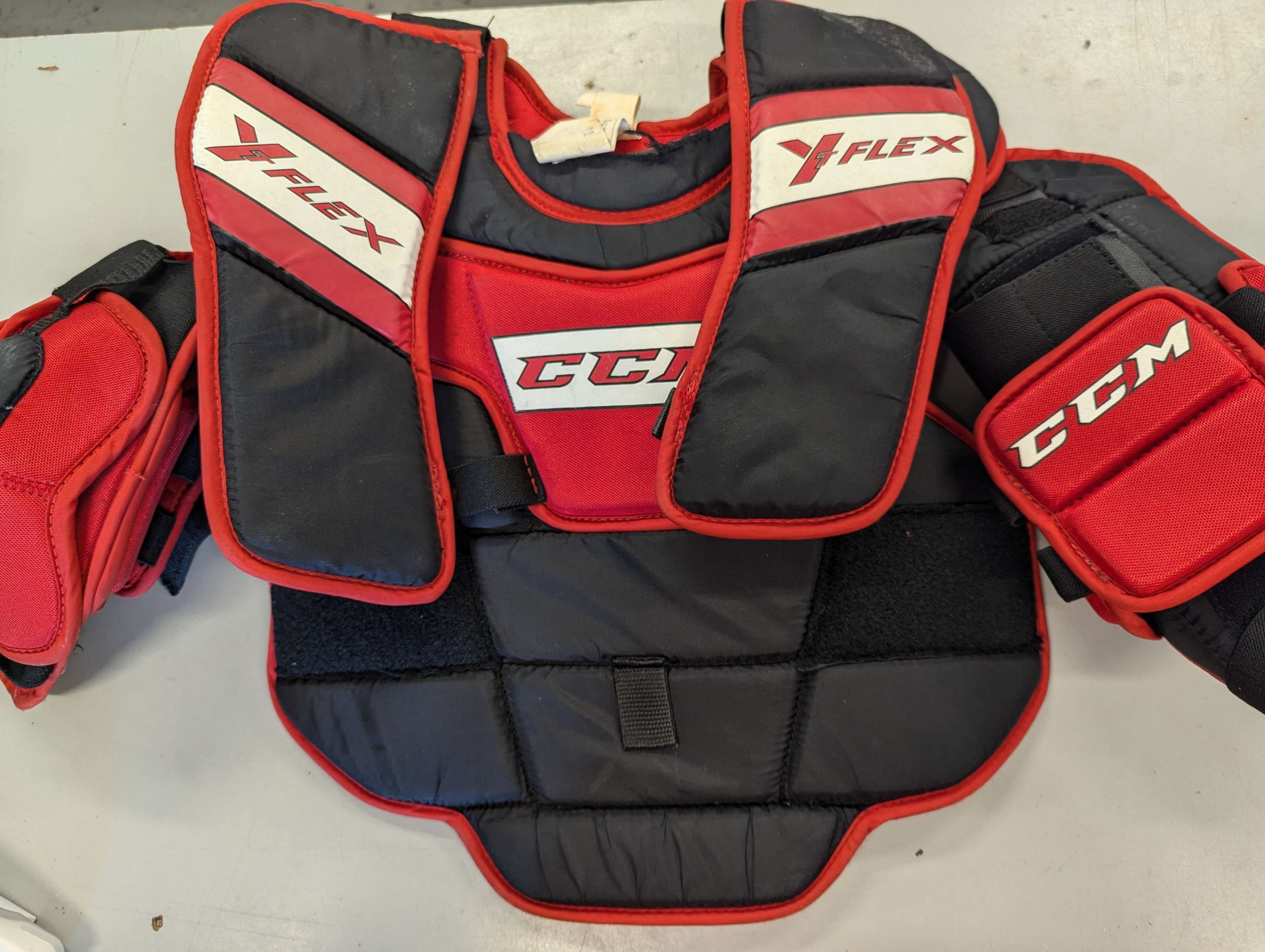 CCM YT Flex chest protector size small/medium
