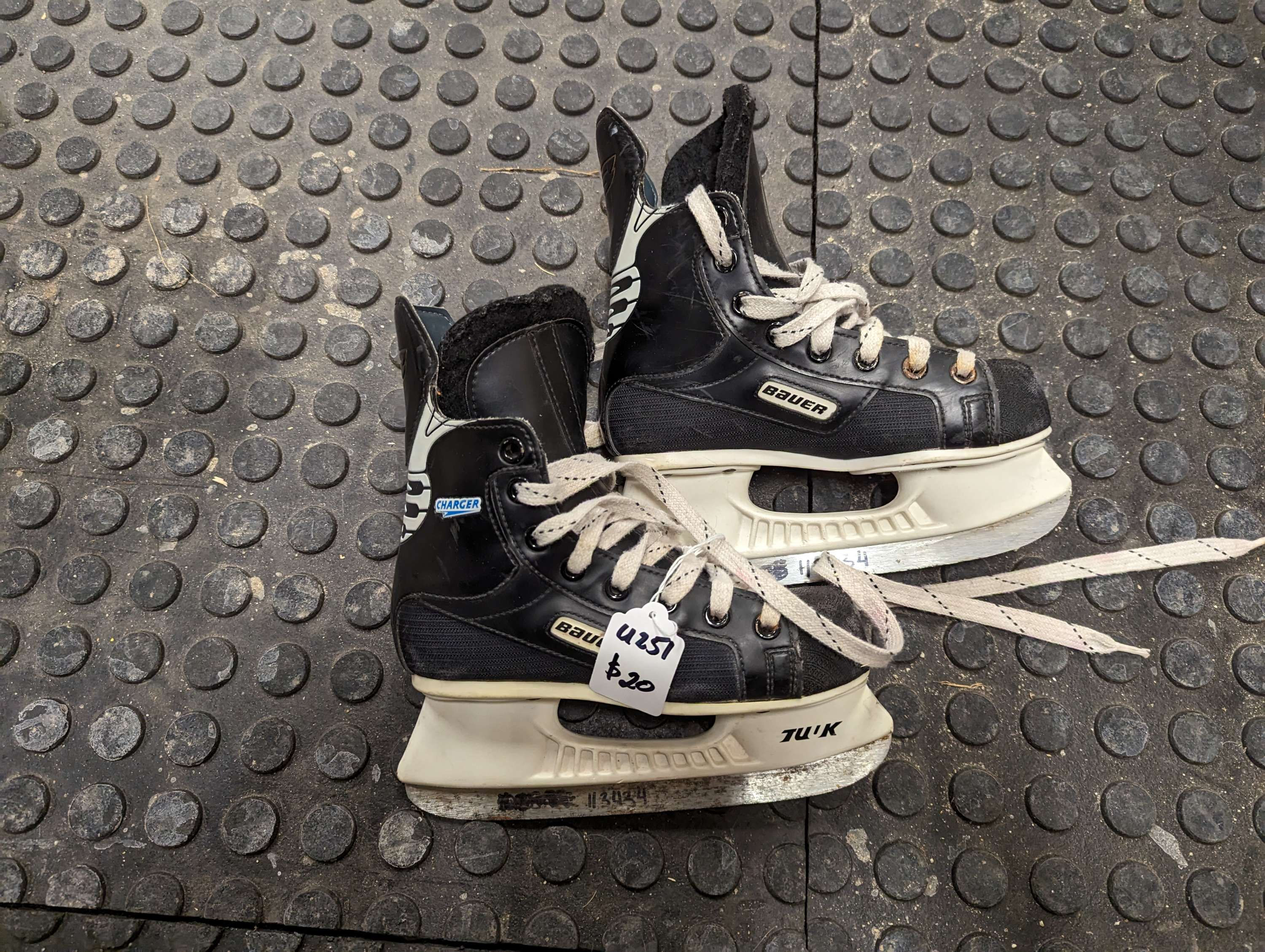 Bauer Charger skates size 1
