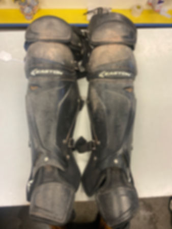 Easton Mako Catchers Knee Pads size intermediate 14”
