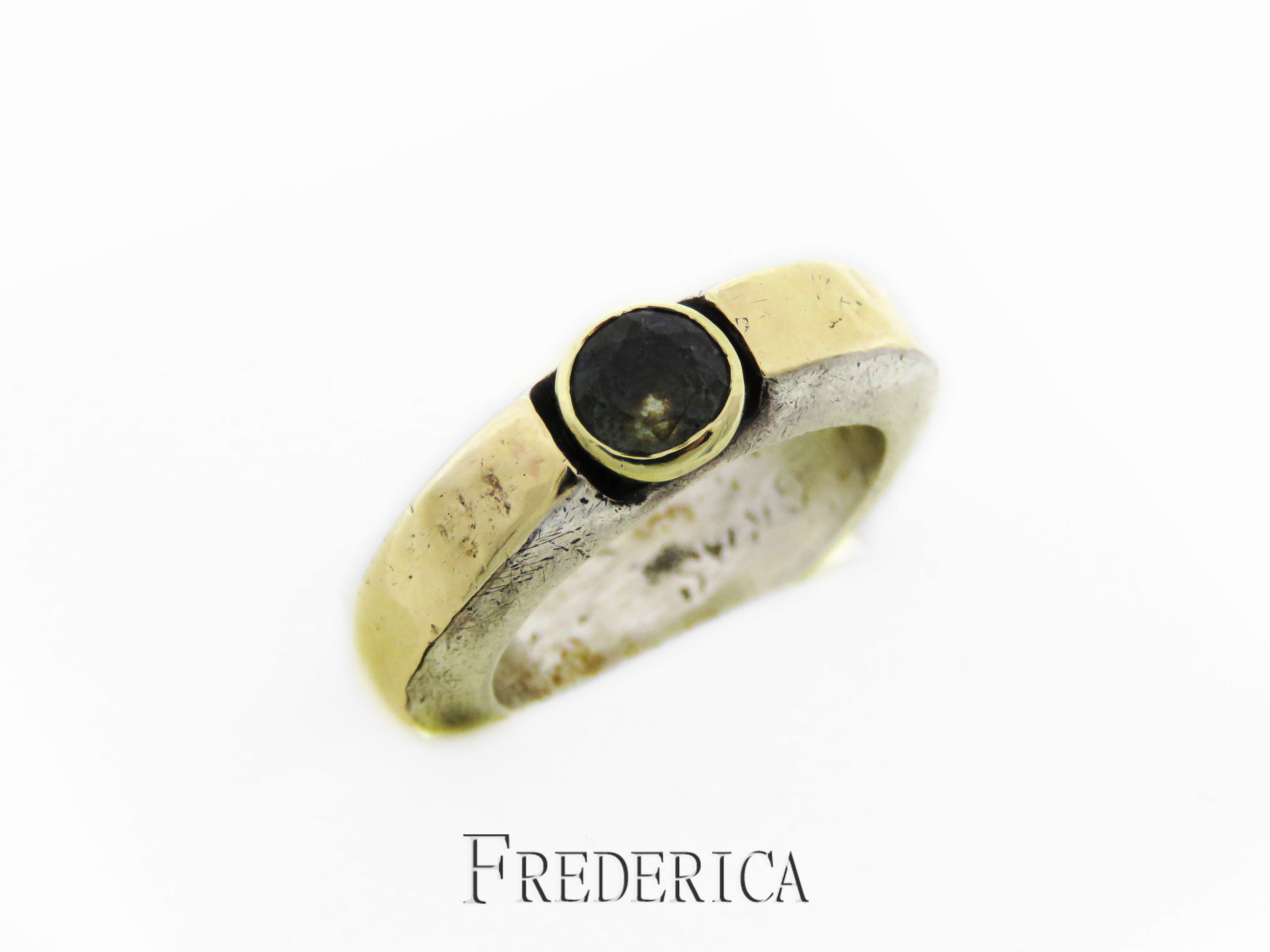 טבעת מכסף וזהב משובצת באבן סמוקי קוורץ