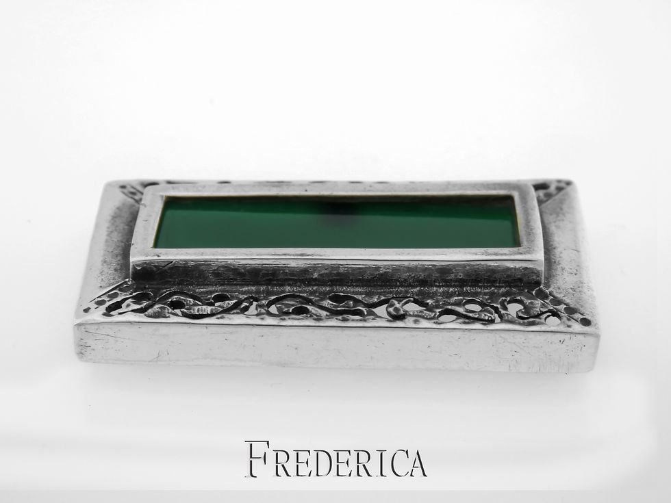 סיכה מכסף בעיצוב מודרני זכוכית ירוקה