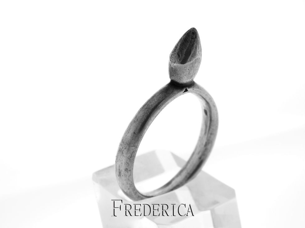 טבעת מכסף בעיצוב מודרני