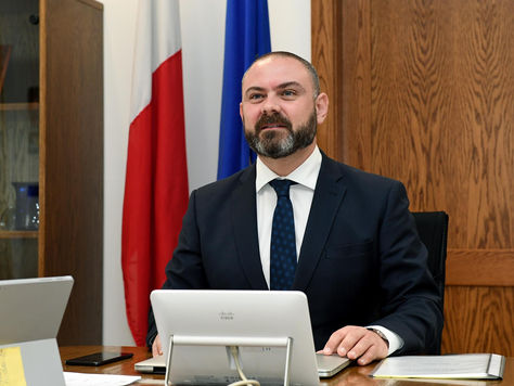 Il-Ministru Bonnici f’diskussjoni dwar ftuħ mill-ġdid għall-istituzzjonijiet edukattivi