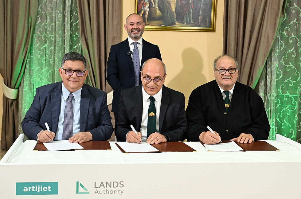 Għalqa u struttura fi Triq il-Brolli, Birżebbuġa mgħoddija lis-Soċjetà Filarmonika San Pietru Banda Birżebbuġa