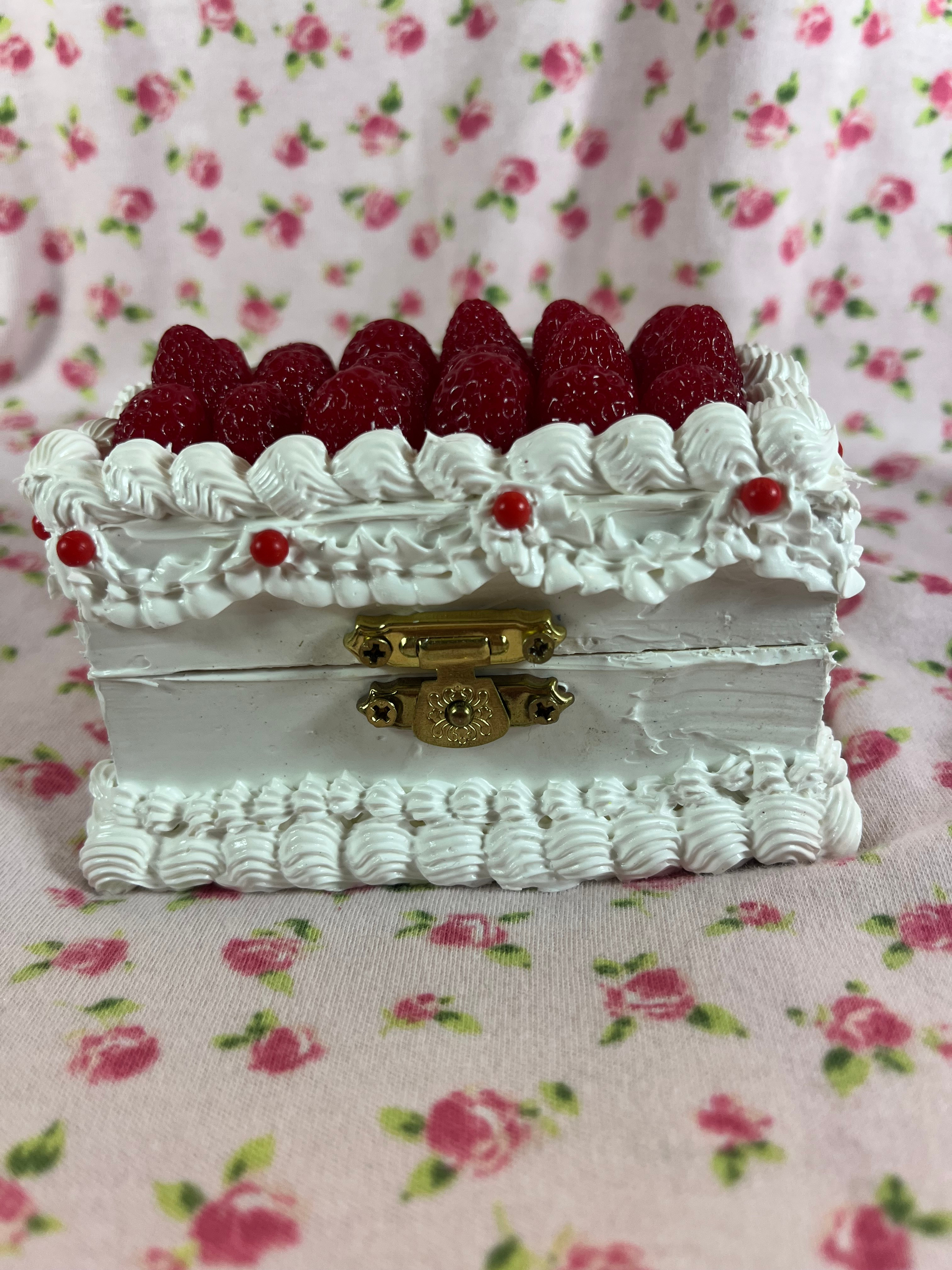 Strawberry Cake Box