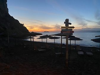 Abendessen bei Sonnenuntergang in einem Restaurant nahe Villa Leo auf Kreta