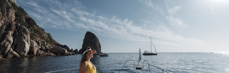 beautiful-woman-yacht-swimwear.jpg
