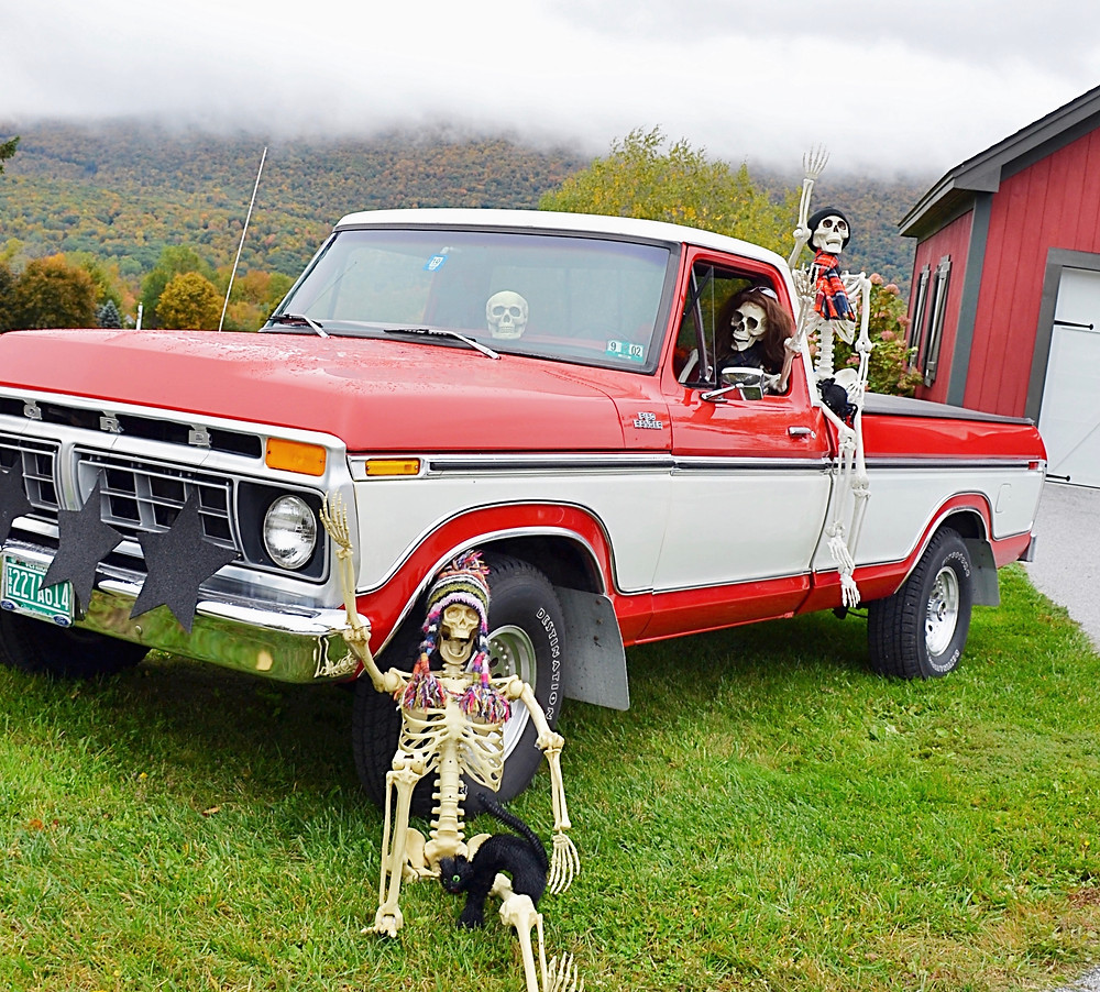Halloween Skeleton Decorating Ideas