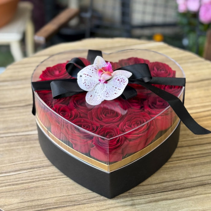 Özel Kalpli Kutuda Güller
