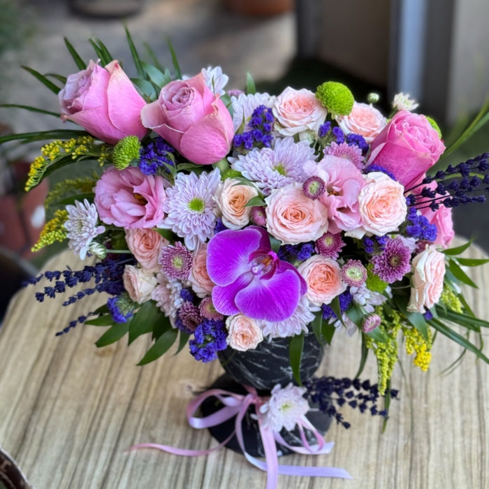 Vazoda Karışık Çiçek