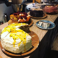 Stow-on-the-wold-The-hive-coffee-cake-sh