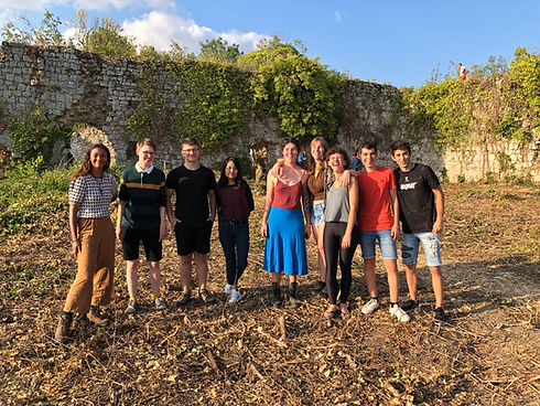 On the ruins of the castle of Gui Le Rouge 2.jpg