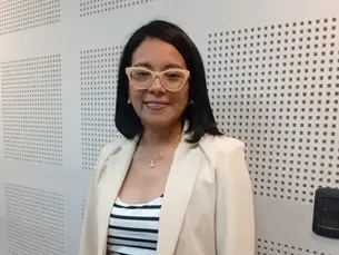 Innovación en la Puna: Josefina Singh desarrolla un estabilizante de suelos a partir de descartes mineros.