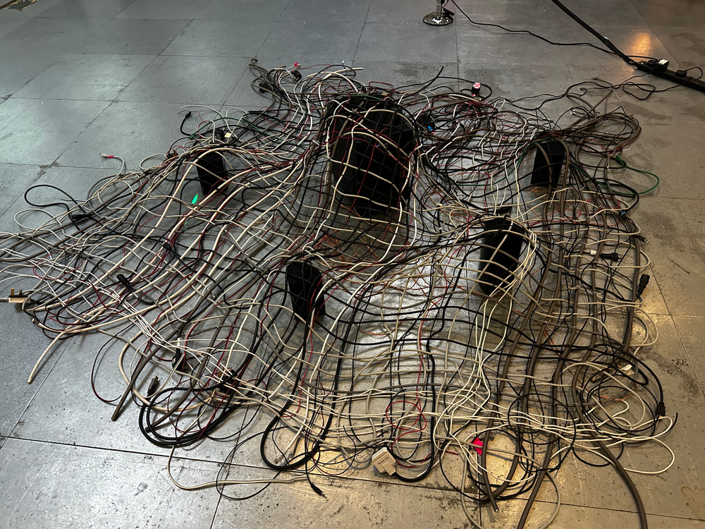 Untitled, installation with speakers, cables and lasers