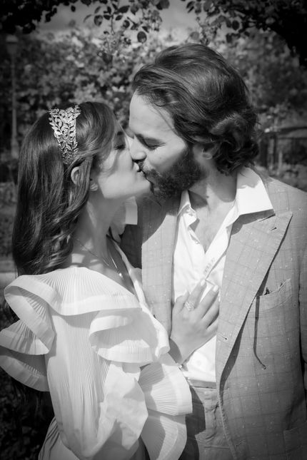 Échange de bisous des mariés - photographe mariage île de France