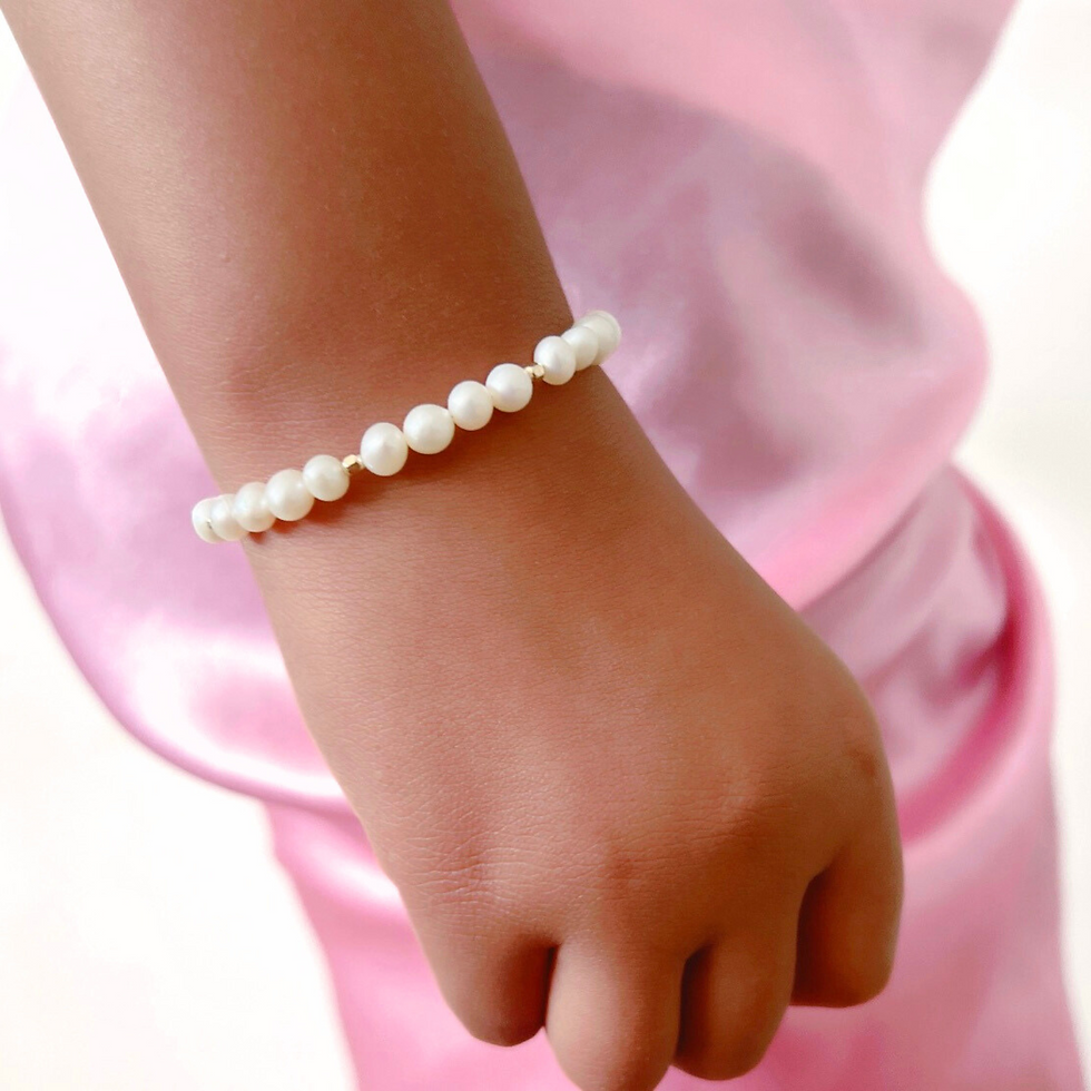 Thumbnail: Gold & Pearls
