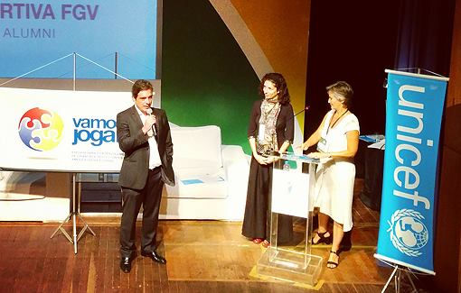 Renata Boulos assina uma carta compromisso com a Unicef em nome de prefeitos do Mercosul