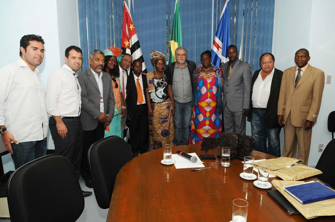 Almeida recebe delegação africana no Paço Municipal