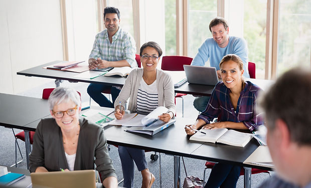 Schüler und Lehrer im Klassenzimmer