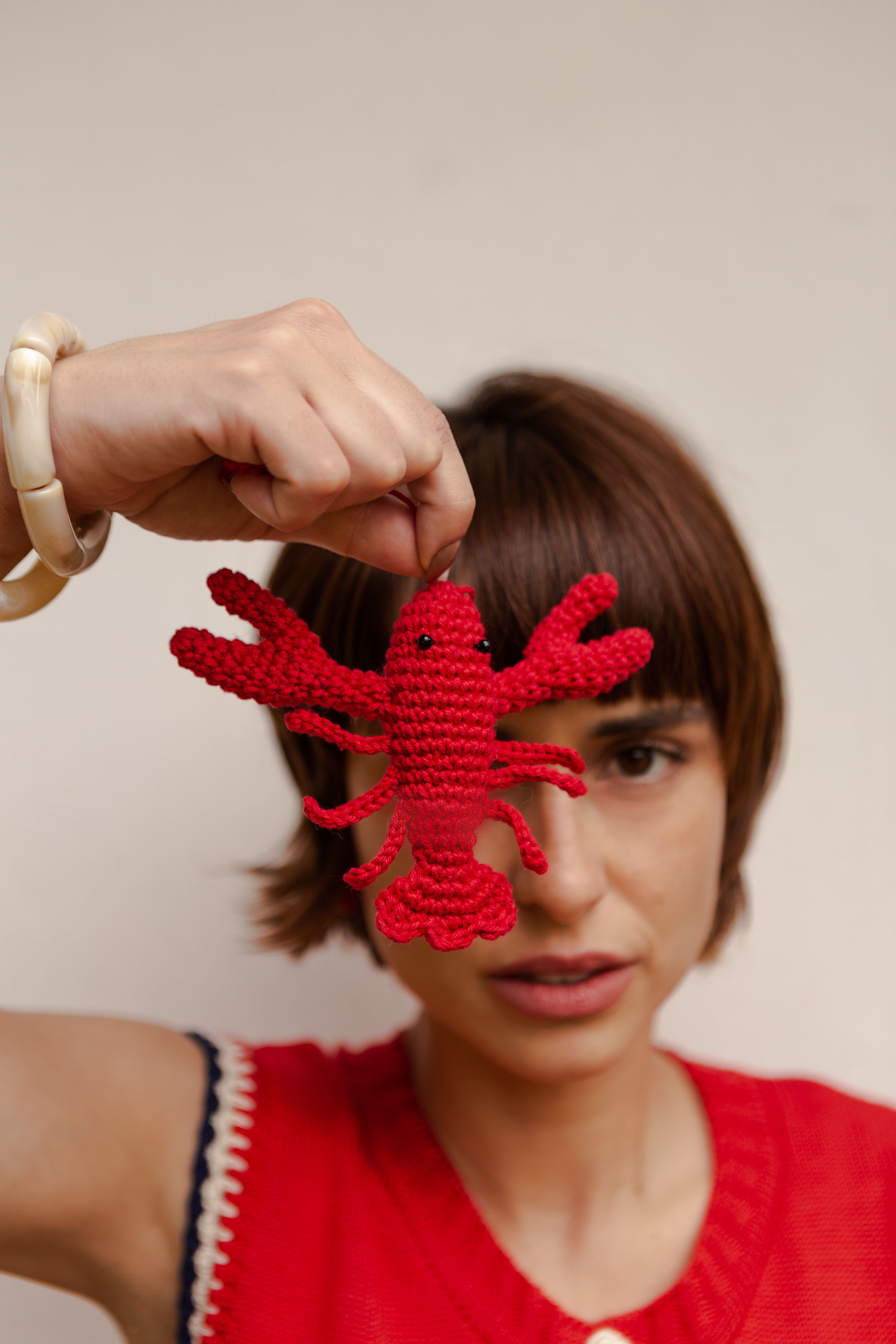 BAG CHARM LAGOSTA CROCHÊ