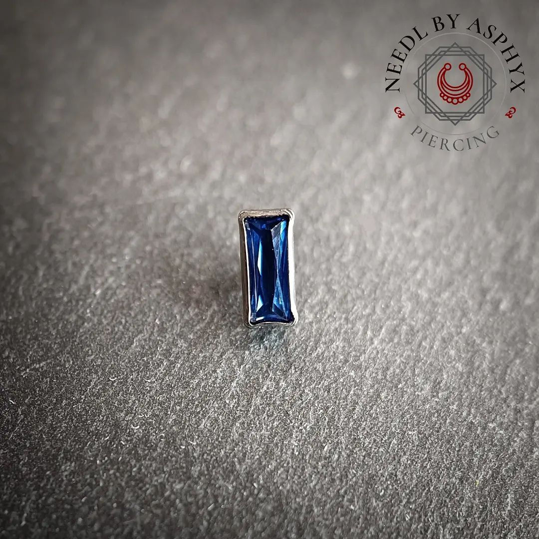 Cluster Baguette Strass interne Bleu