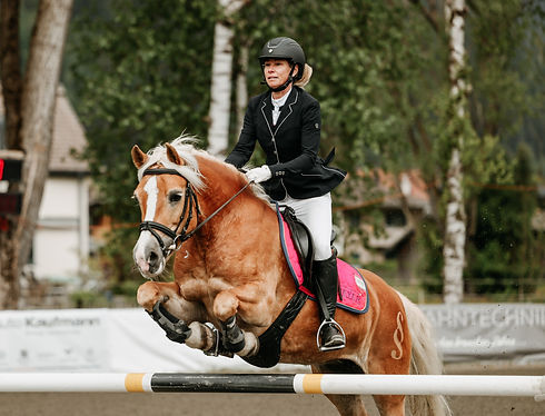 Druck7776_Unterrainer-Michaela_Viola-26_edited.jpg